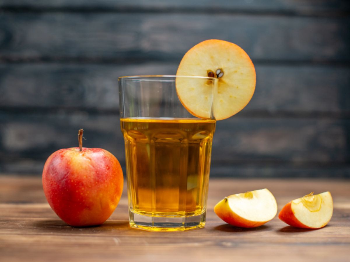 Fresh Apple Juice Preparation